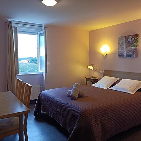 Les Pierres Folles Bed & Breakfast Rozier-en-Donzy Екстериор снимка