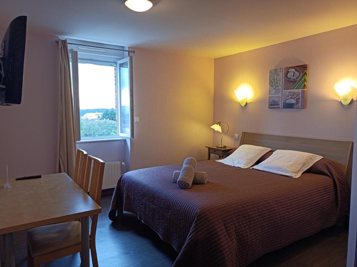 Les Pierres Folles Bed & Breakfast Rozier-en-Donzy Екстериор снимка