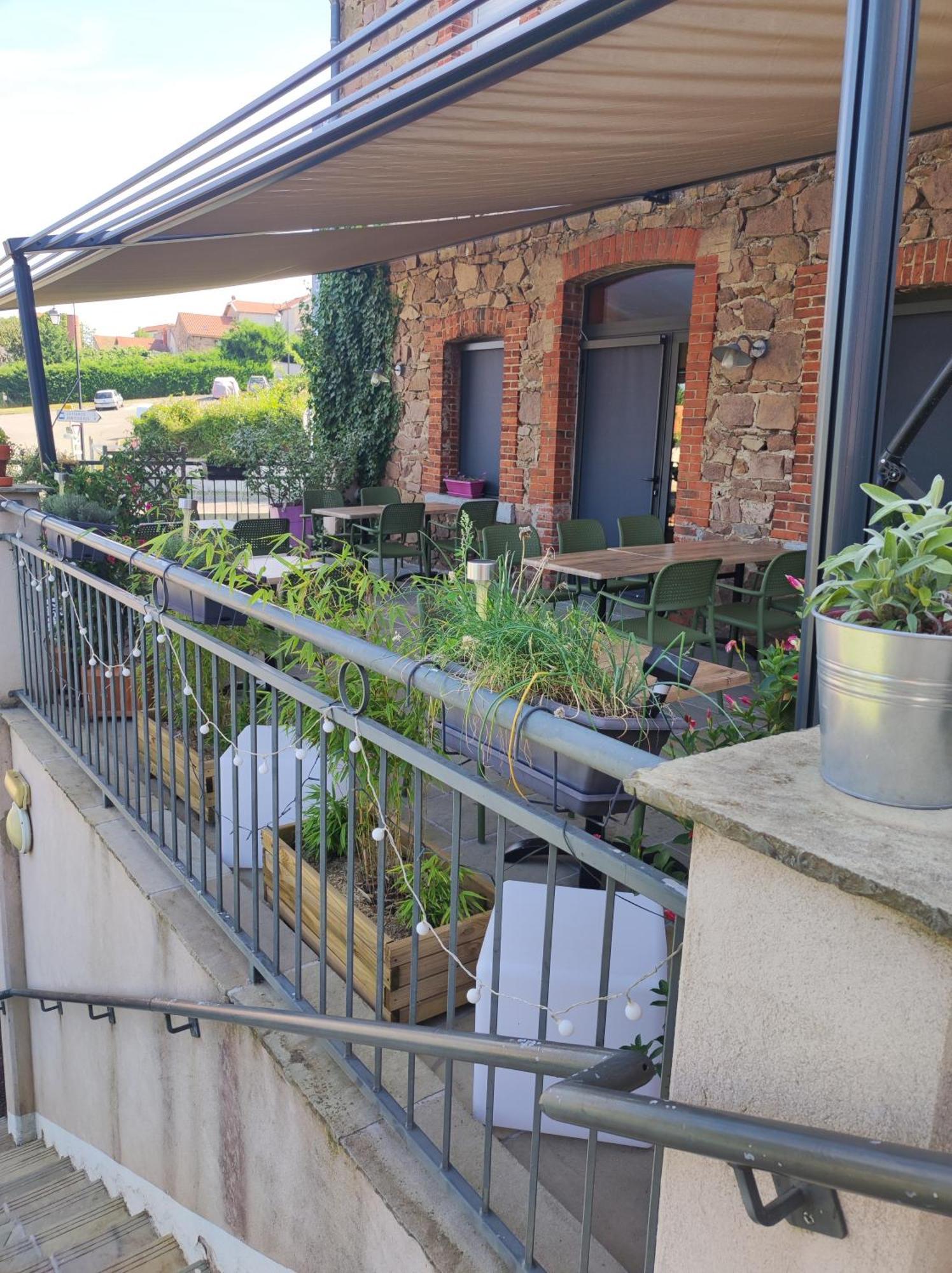 Les Pierres Folles Bed & Breakfast Rozier-en-Donzy Екстериор снимка